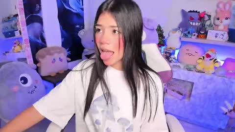  - independent model online show from February 3, 10:54 pm