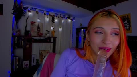 Snapshot of cuteweed420 chatting on January 1, 12:11 pm cuteweed420 online show from January 1, 12:11 pm