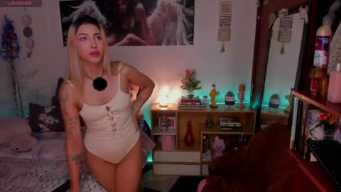 Snapshot of cuteweed420 chatting on April 17, 11:19 pm cuteweed420 online show from April 17, 11:19 pm