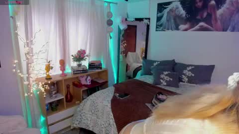 Snapshot of cuteweed420 chatting on May 13, 9:44 pm cuteweed420 online show from May 13, 9:44 pm