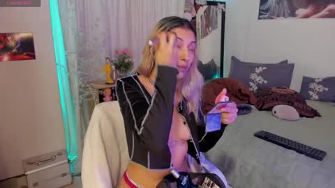 Snapshot of cuteweed420 chatting on May 27, 11:13 pm cuteweed420 online show from May 27, 11:13 pm