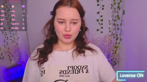 Snapshot of cutie__cutiee_ chatting on April 7, 7:47 pm Nika online show from April 7, 7:47 pm