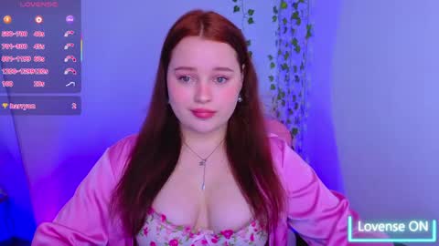 Snapshot of cutie__cutiee_ chatting on April 15, 7:54 pm Nika online show from April 15, 7:54 pm