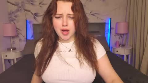 Snapshot of cutie__cutiee_ chatting on April 27, 9:02 pm Nika online show from April 27, 9:02 pm
