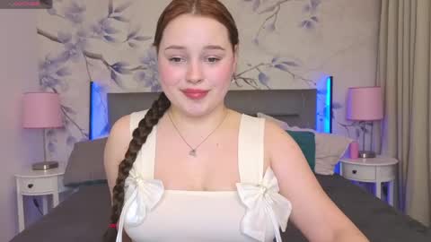 Snapshot of cutie__cutiee_ chatting on May 5, 12:35 pm Nika online show from May 5, 12:35 pm
