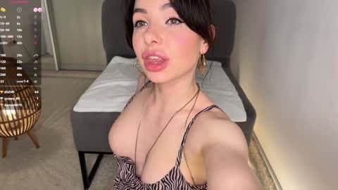 Snapshot of cutie_anna chatting on March 28, 8:52 pm Anna and Nick online show from March 28, 8:52 pm
