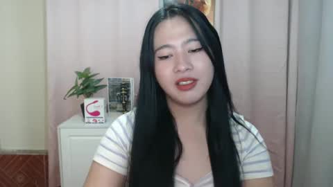 Snapshot of cutie_asianwoman chatting on December 15, 6:37 pm cutie_asianwoman online show from December 15, 6:37 pm