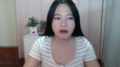 Snapshot of cutie_asianwoman chatting on December 18, 6:35 pm cutie_asianwoman online show from December 18, 6:35 pm
