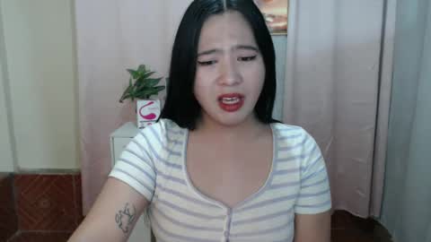 Snapshot of cutie_asianwoman chatting on December 22, 2:39 am cutie_asianwoman online show from December 22, 2:39 am