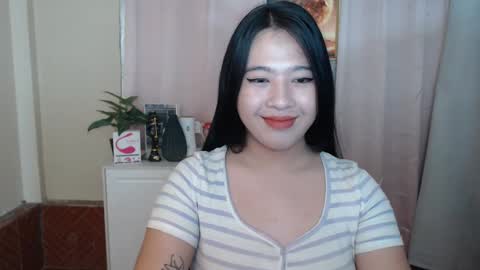 Snapshot of cutie_asianwoman chatting on January 29, 6:28 pm cutie_asianwoman online show from January 29, 6:28 pm