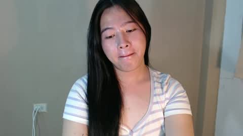 Snapshot of cutie_asianwoman chatting on February 25, 2:14 am cutie_asianwoman online show from February 25, 2:14 am