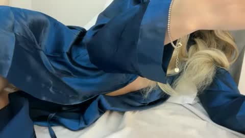 Snapshot of cutie_n111 chatting on March 29, 3:45 pm Call me cutie online show from March 29, 3:45 pm