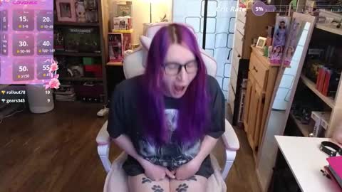 Snapshot of cutie_velvette chatting on March 10, 4:12 pm Cutie Velvette online show from March 10, 4:12 pm