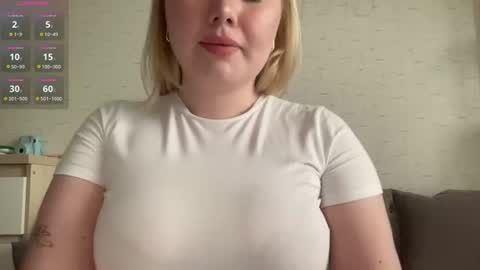 Snapshot of cutiejulie_ chatting on June 29, 1:11 pm Julie online show from June 29, 1:11 pm