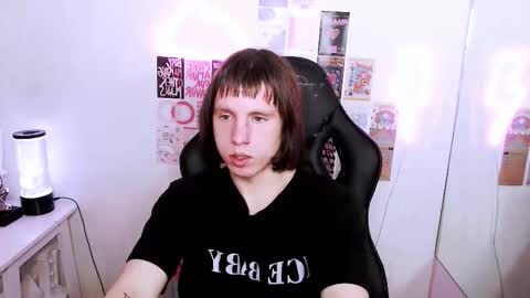 cutiekai_ online show from March 14, 9:31 pm