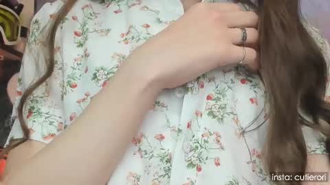 Snapshot of cutierori chatting on March 1, 4:22 pm Rori  Instagram cutierori  online show from March 1, 4:22 pm