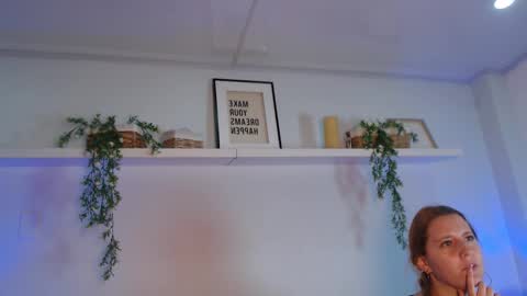 Snapshot of cuttie_blondie_dh chatting on February 12, 11:27 am Laura online show from February 12, 11:27 am