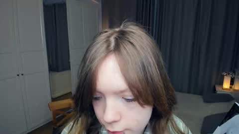 Snapshot of cuty_petite chatting on February 27, 5:18 am Anne online show from February 27, 5:18 am