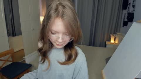 Snapshot of cuty_petite chatting on March 8, 8:18 am Anne online show from March 8, 8:18 am