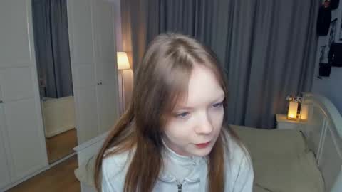 Snapshot of cuty_petite chatting on March 12, 5:35 am Anne online show from March 12, 5:35 am