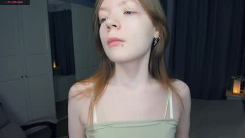Snapshot of cuty_petite chatting on April 7, 6:14 am Anne online show from April 7, 6:14 am