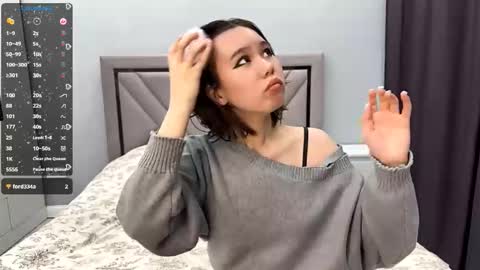 Akemi online show from December 19, 11:39 am