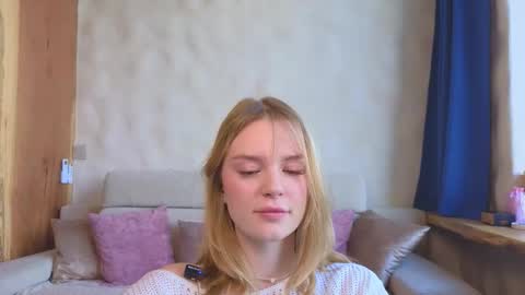 Snapshot of cyberheart__ chatting on February 20, 12:38 pm EMI online show from February 20, 12:38 pm