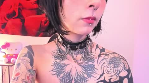 Snapshot of cyberia____________________ chatting on October 22, 4:24 am cel I am independent Help me reach 200 thumbs up uwu online show from October 22, 4:24 am