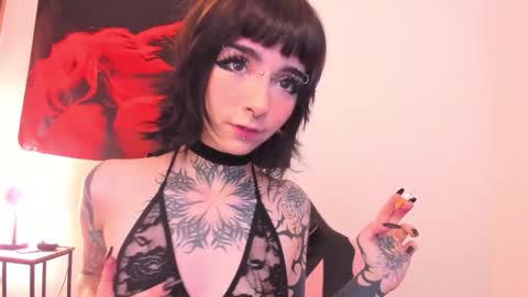 Snapshot of cyberia____________________ chatting on January 12, 4:29 am cel I am independent Help me reach 200 thumbs up uwu online show from January 12, 4:29 am