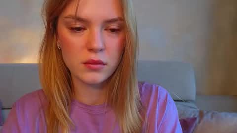 Snapshot of cyberl0ve_ chatting on March 18, 2:53 pm Im Emi streaming with my friend Reyna today online show from March 18, 2:53 pm