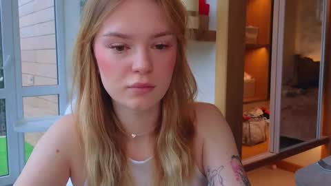 Snapshot of cyberl0ve_ chatting on March 27, 2:39 pm Im Emi streaming with my friend Reyna today online show from March 27, 2:39 pm