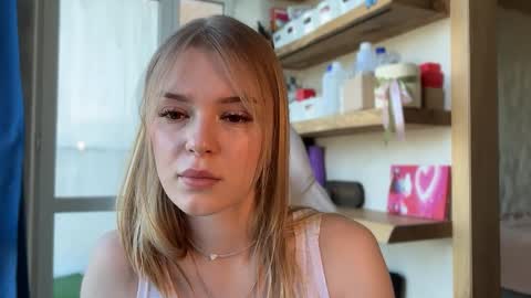 Im Emi streaming with my friend Reyna today online show from May 17, 1:18 pm