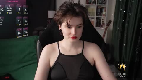 Snapshot of cybersamuraii chatting on October 22, 8:41 pm Helen Blossom online show from October 22, 8:41 pm