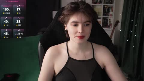 Snapshot of cybersamuraii chatting on October 23, 8:18 pm Helen Blossom online show from October 23, 8:18 pm