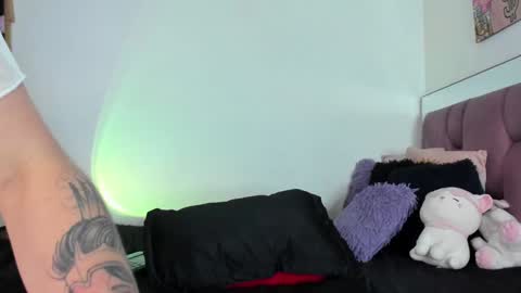 cynthiaa33 online show from December 6, 10:41 pm