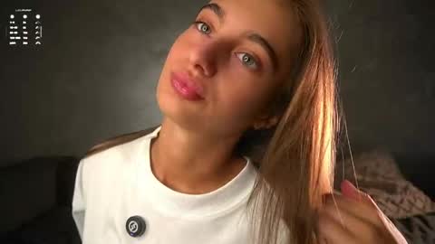 Isabella online show from May 14, 1:12 am