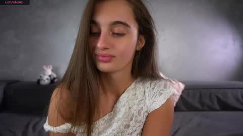 Isabella online show from May 19, 1:00 am