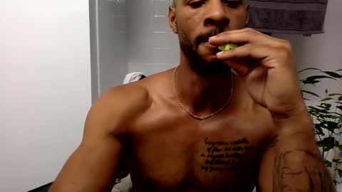 Snapshot of d33d667696 chatting on October 4, 1:47 am Dday2 online show from October 4, 1:47 am