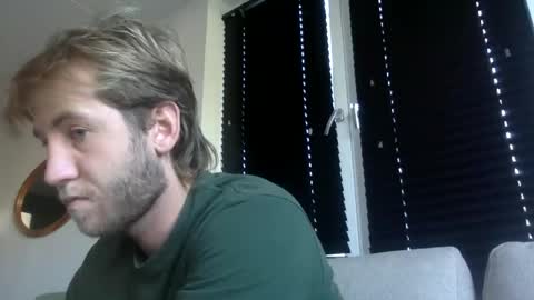 Snapshot of d3nnis_123 chatting on October 9, 8:56 am d3nnis_123 online show from October 9, 8:56 am