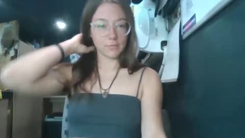 Snapshot of d3sert_moon chatting on November 30, 5:17 pm d3sert_moon online show from November 30, 5:17 pm