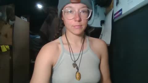 Snapshot of d3sert_moon chatting on December 16, 10:26 pm d3sert_moon online show from December 16, 10:26 pm