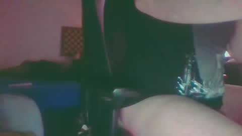 Snapshot of d7xxt1r7 chatting on December 31, 6:05 am d7xxt1r7 online show from December 31, 6:05 am
