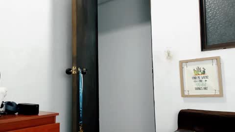 Snapshot of d_alex_ chatting on January 19, 11:00 pm Leo - online show from January 19, 11:00 pm