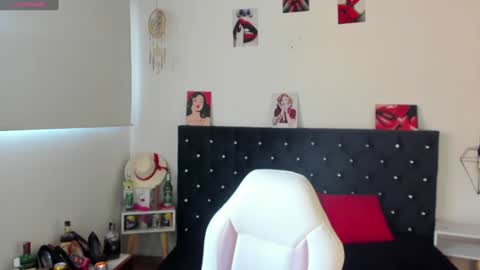 Mia  online show from January 19, 12:28 pm