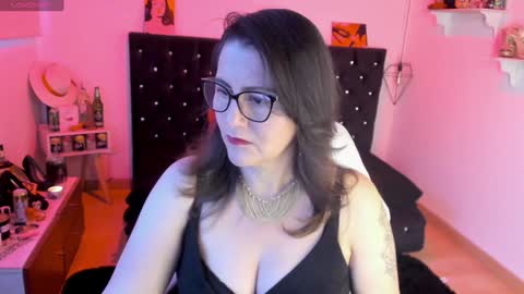 Mia  online show from January 24, 11:37 am