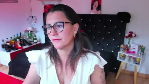 Mia  online show from February 7, 3:30 pm