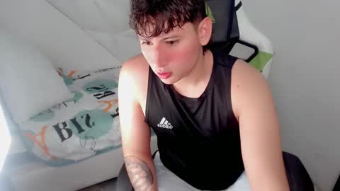 Snapshot of d_moneyy_ chatting on January 9, 6:21 pm teddy online show from January 9, 6:21 pm