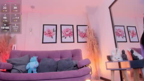 Snapshot of daaniela_moon chatting on October 24, 12:01 pm Daniela online show from October 24, 12:01 pm