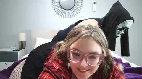 Snapshot of daddies_princesss chatting on March 7, 7:00 pm daddies_princesss online show from March 7, 7:00 pm