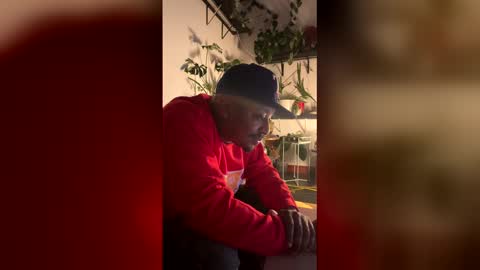 Snapshot of daddy_luvx_tokens chatting on February 16, 10:22 am Juriel online show from February 16, 10:22 am